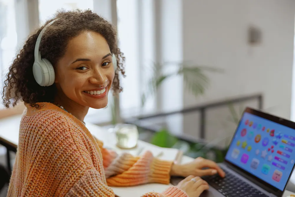 Agent working remotely on a laptop